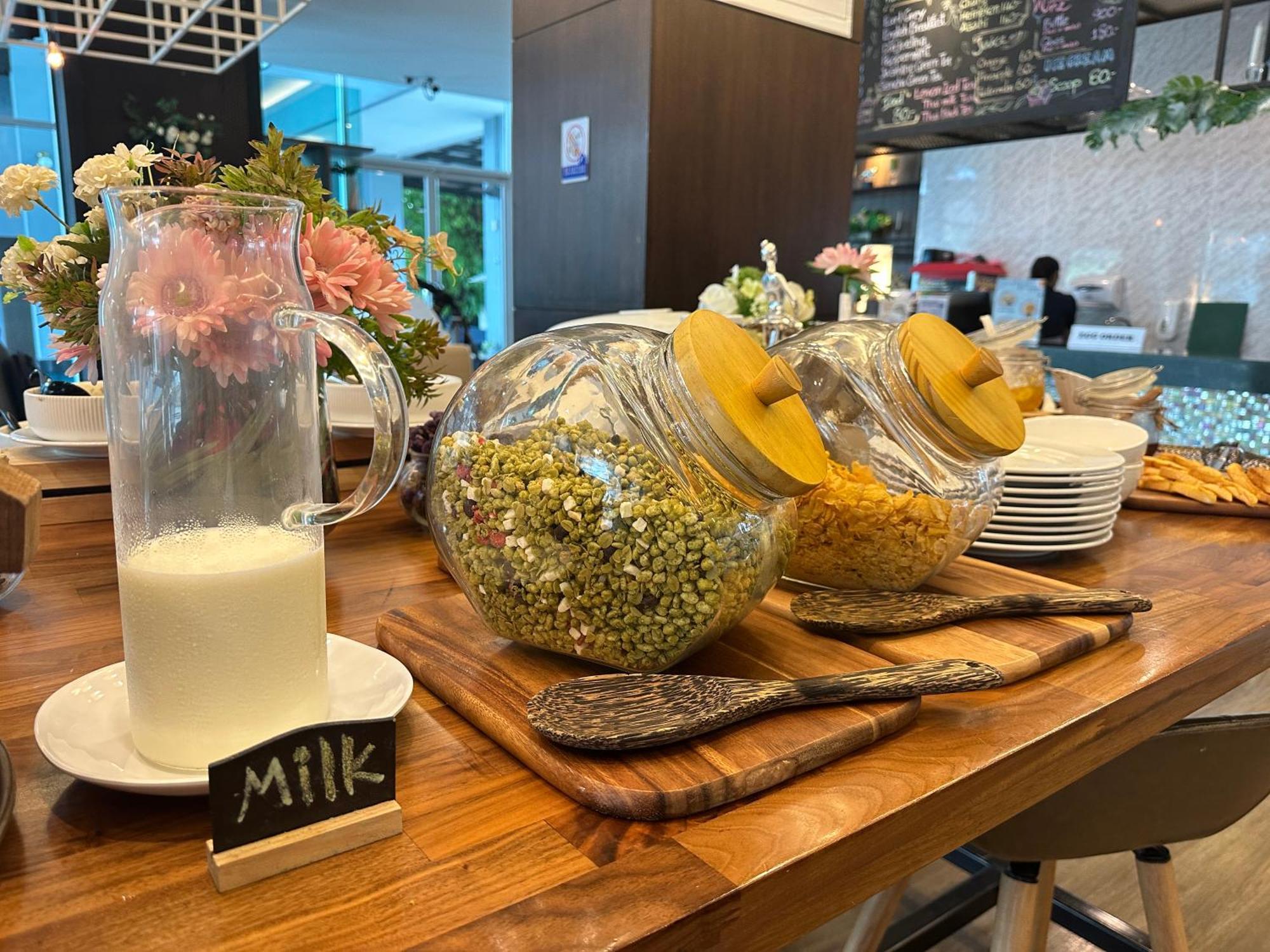 Kokotel Bangkok Dheva Thonglor Esterno foto